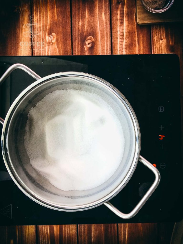 Add the granulated sugar into the saucepan and melt it.