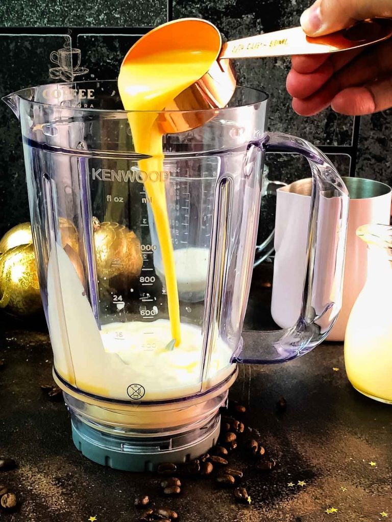 Add the eggnog into the blenders' jug.